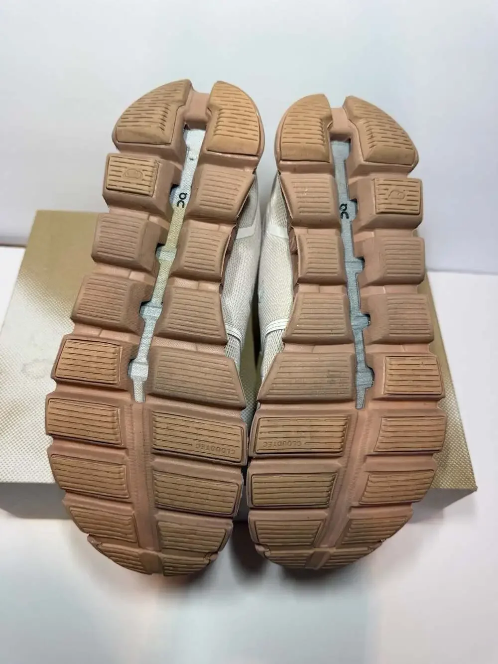 On Women's Cloud 6 Casual Shoes